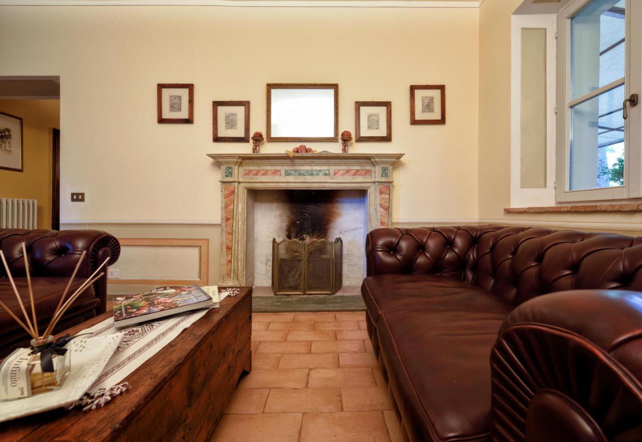 Villa Collepere Country House มาเตลิกา ภายนอก รูปภาพ